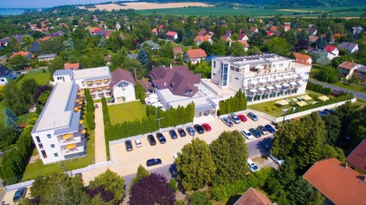 Wellness Hotel Balaton-Videókon a Két Korona Hotel
