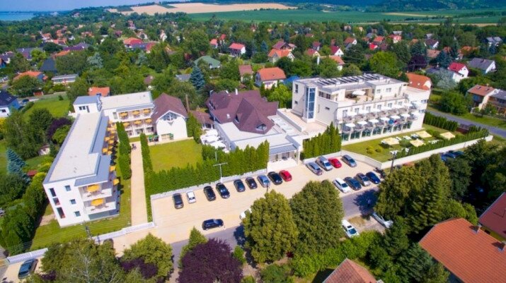 Wellness Hotel Balaton-Videókon a Két Korona Hotel
